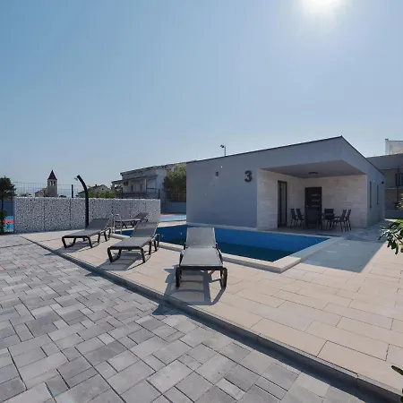 Exotic In With Bubble Bath Holiday home Vir