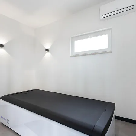 Holiday home Exotic In With Bubble Bath Vir